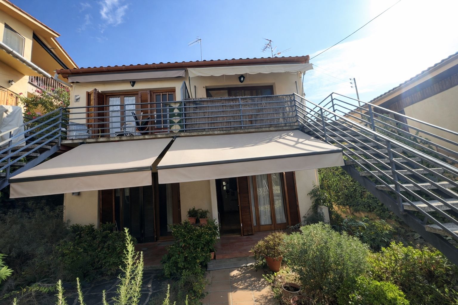 Instalación toldo brazos articulados